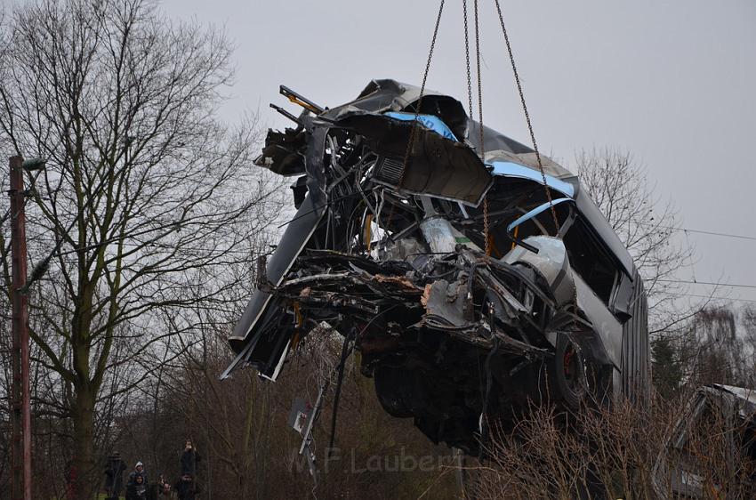 Schwerer VU Bus Zug Düsseldorf P417.JPG